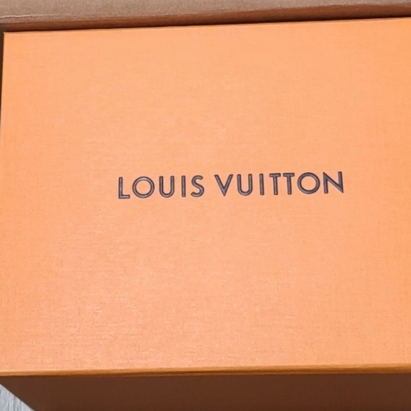 Louis Vuitton Other - Louis vuitton magnetic box